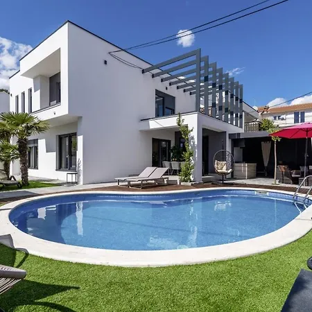 Villa In - Haus Fuer 8 Personen *