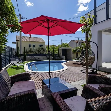 Villa In - Haus Fuer 8 Personen Vodice