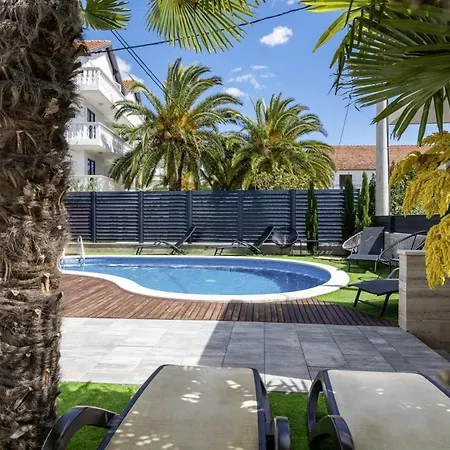 Villa In - Haus Fuer 8 Personen Vodice