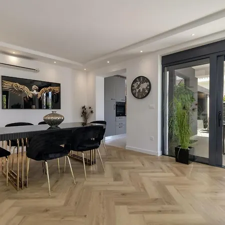 Villa In - Haus Fuer 8 Personen