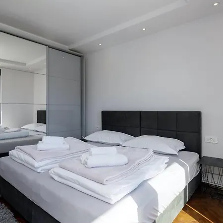 In - Haus Fuer 8 Personen * Vodice