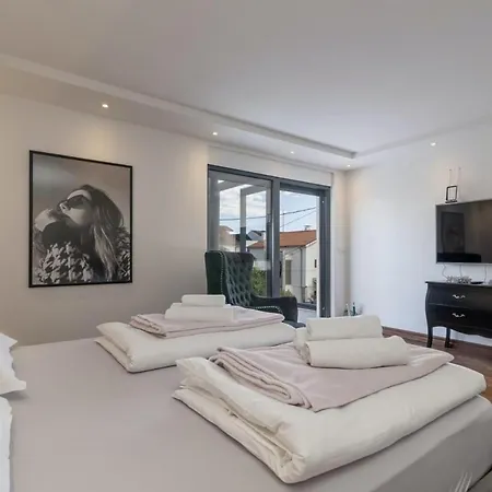 In - Haus Fuer 8 Personen Vodice