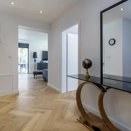 Villa In - Haus Fuer 8 Personen Vodice