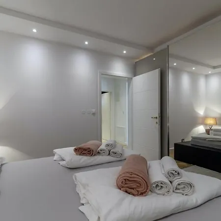 Villa In - Haus Fuer 8 Personen Vodice