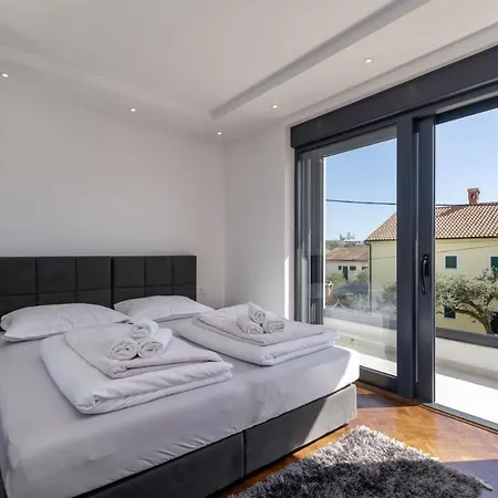 Villa In - Haus Fuer 8 Personen *