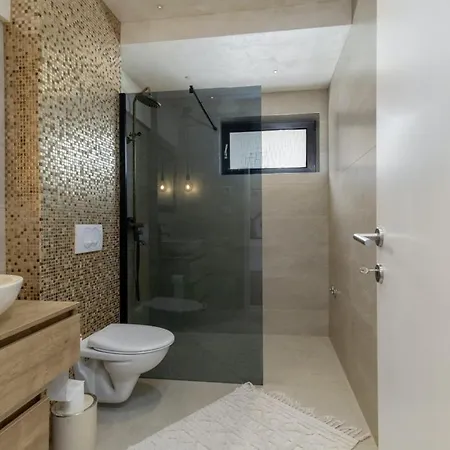 Villa In - Haus Fuer 8 Personen Vodice