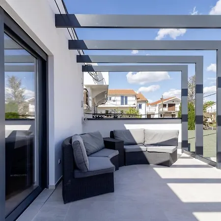 Villa In - Haus Fuer 8 Personen