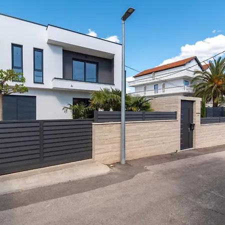 Villa In - Haus Fuer 8 Personen *