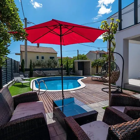 Villa In - Haus Fuer 8 Personen Vodice