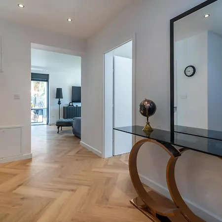 Villa In - Haus Fuer 8 Personen Vodice