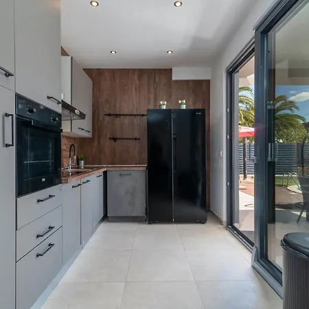 In - Haus Fuer 8 Personen Vodice