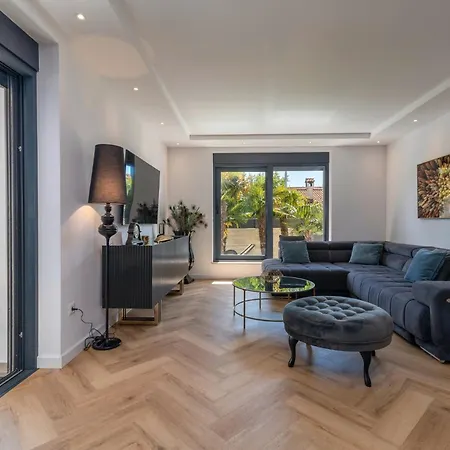 Villa In - Haus Fuer 8 Personen Vodice