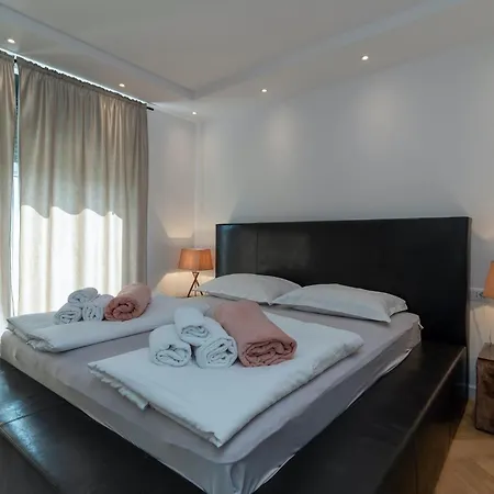 In - Haus Fuer 8 Personen Vila