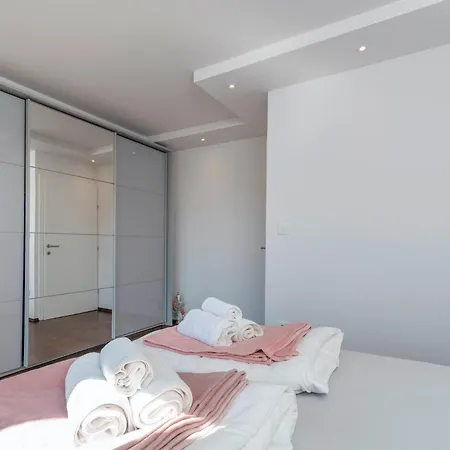 In - Haus Fuer 8 Personen Vila