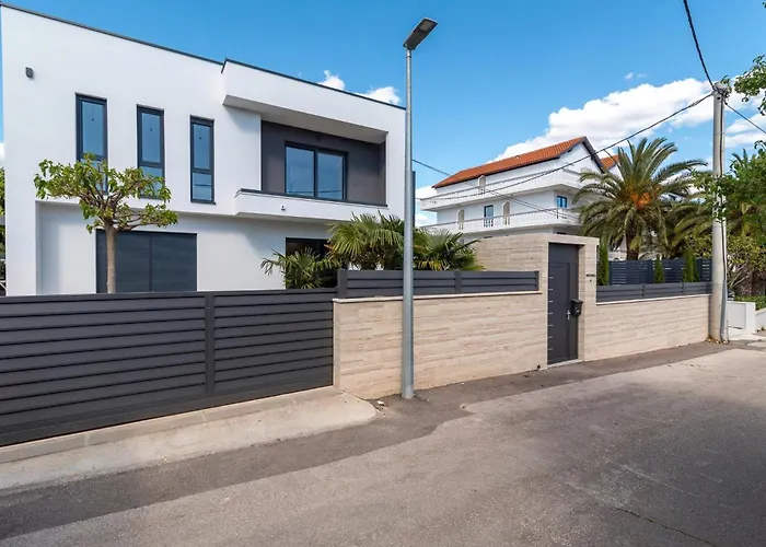 Villa In - Haus Fuer 8 Personen *