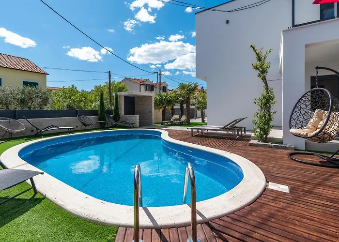 Villa In - Haus Für 8 Personen *