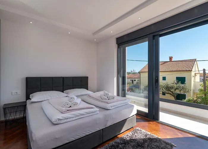 Villa In - Haus Für 8 Personen Vodice